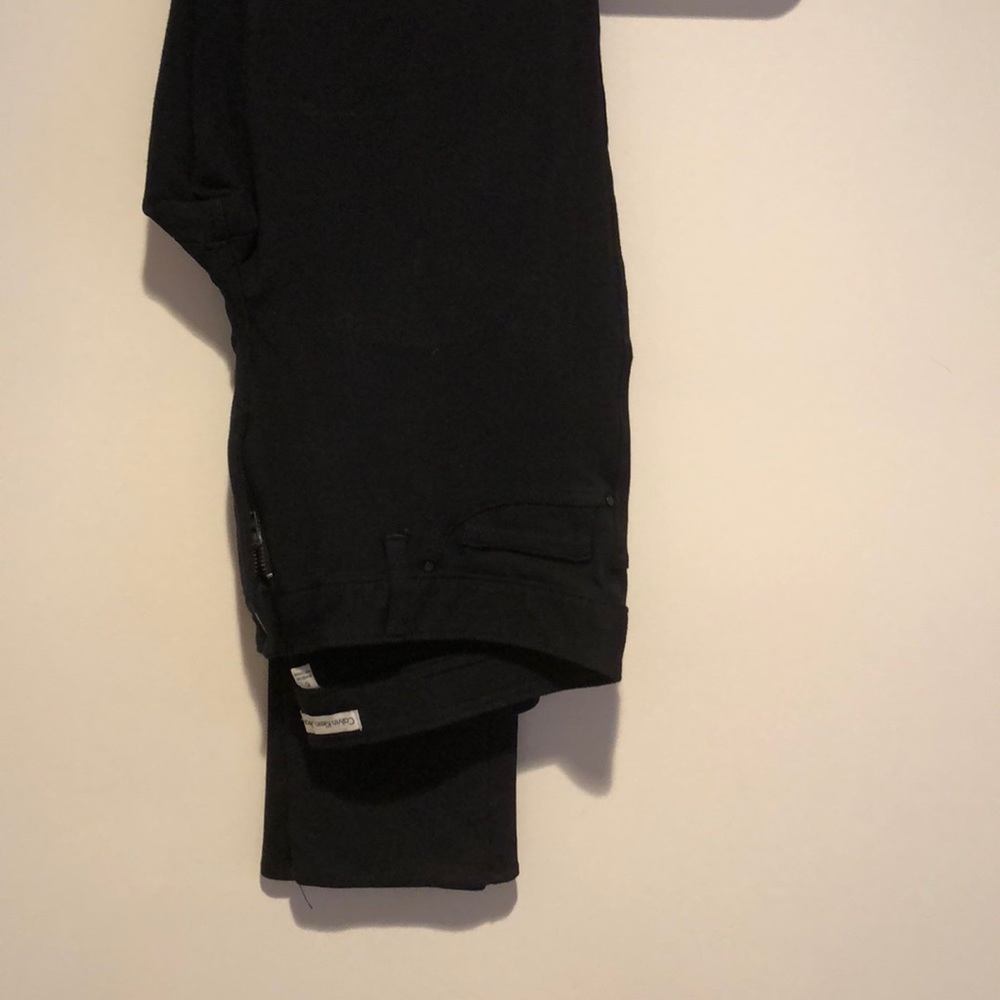 Calvin’s Klein skinny leans